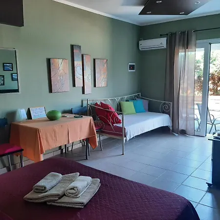 Petani Beachside Accommodation Vóvikes Habitación foto